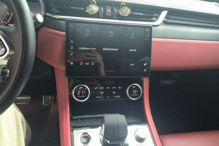 Used Jaguar F-PACE 2023 P400 SPORT Audio And AC Panel