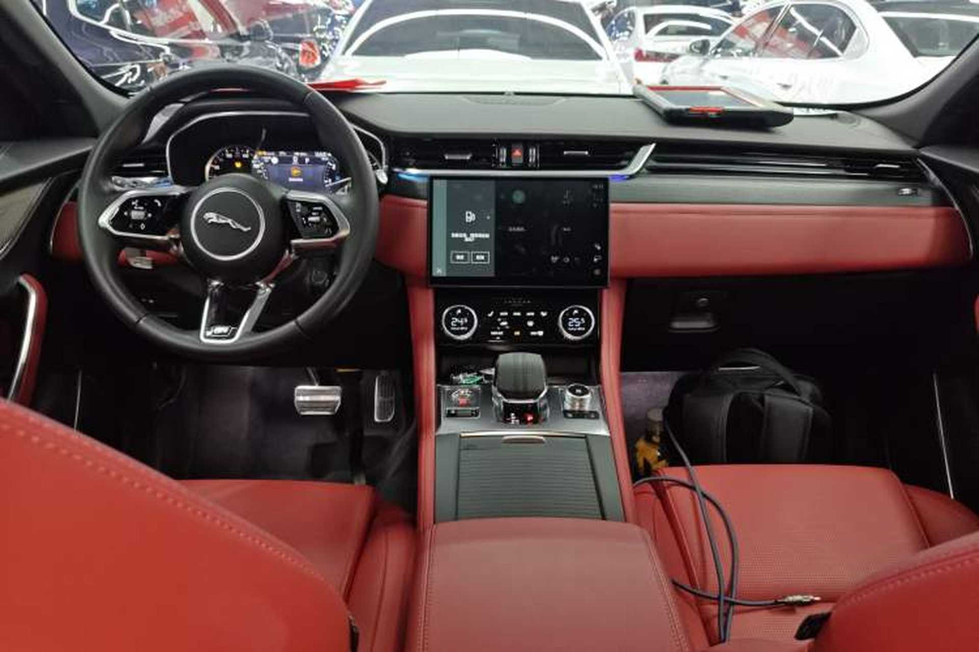 Used Jaguar F-PACE 2023 P250 R-Dynamic BLACK Center Console