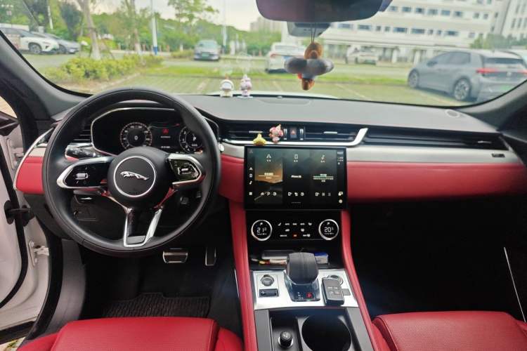 Used Jaguar F-PACE 2023 P250 R-Dynamic BLACK Center Console