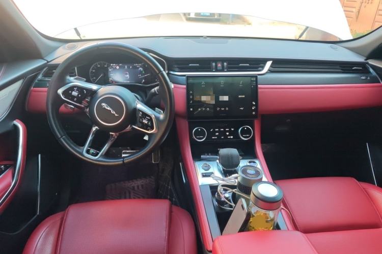 Used Jaguar F-PACE 2023 P250 R-Dynamic BLACK Center Console
