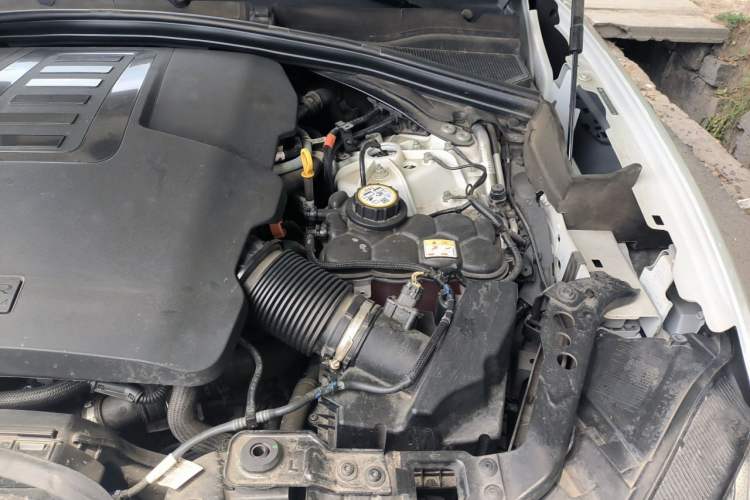 Used Jaguar F-PACE 2023 P400 SPORT Engine Bay Left