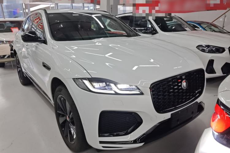 Used Jaguar F-PACE 2023 P250 R-Dynamic BLACK Front Right 45 Deg