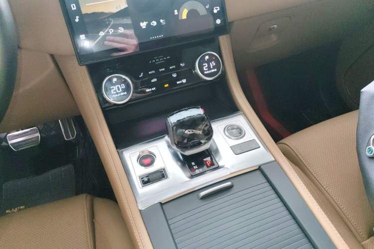 Used Jaguar F-PACE 2023 P250 HSE Gear Lever