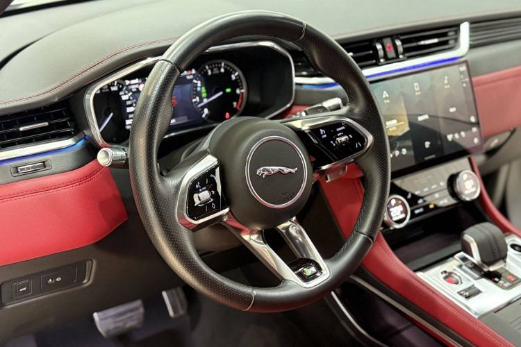 Used Jaguar F-PACE 2023 P250 R-Dynamic BLACK Interior 1