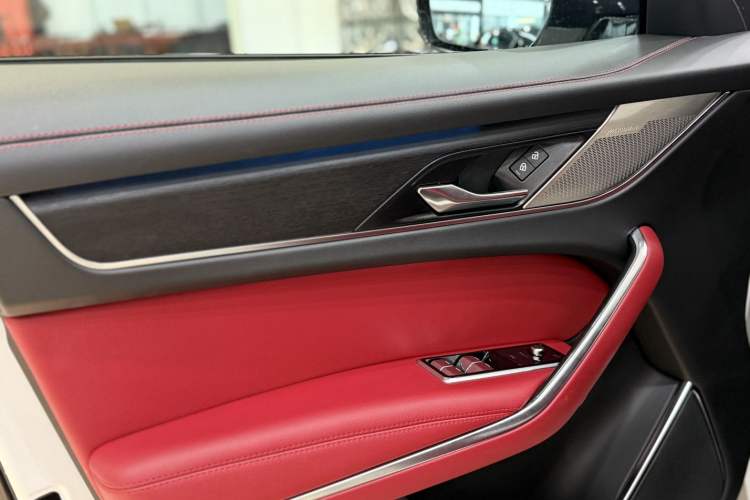 Used Jaguar F-PACE 2023 P250 R-Dynamic BLACK Interior 2