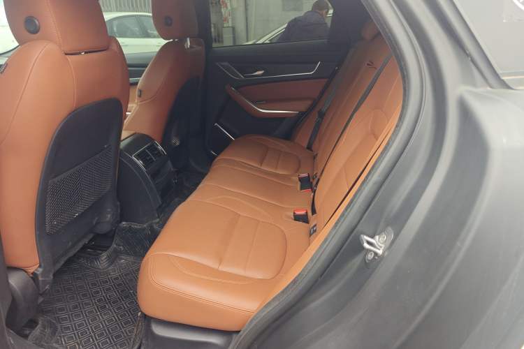 Used Jaguar F-PACE 2023 P250 R-Dynamic BLACK Interior 4