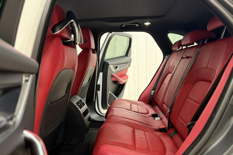 Used Jaguar F-PACE 2023 P250 R-Dynamic BLACK Interior 4