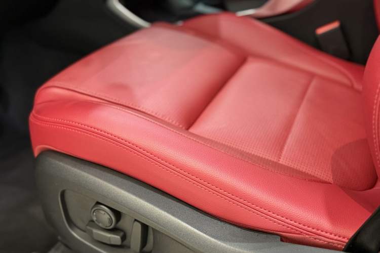 Used Jaguar F-PACE 2023 P250 R-Dynamic BLACK Interior 9