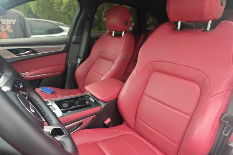 Used Jaguar F-PACE 2023 P250 R-Dynamic BLACK Left Front Seat