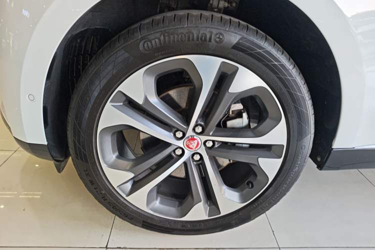 Used Jaguar F-PACE 2023 P250 HSE Left Front Wheel Hub