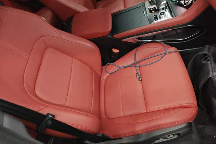 Used Jaguar F-PACE 2023 P250 R-Dynamic BLACK Right Front Seat