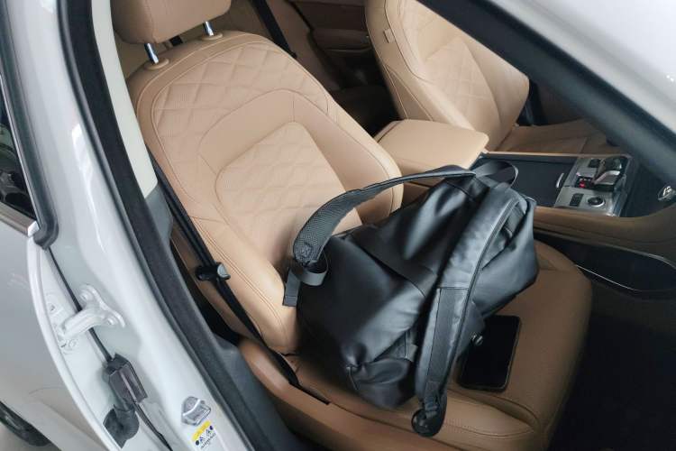 Used Jaguar F-PACE 2023 P250 HSE Right Front Seat
