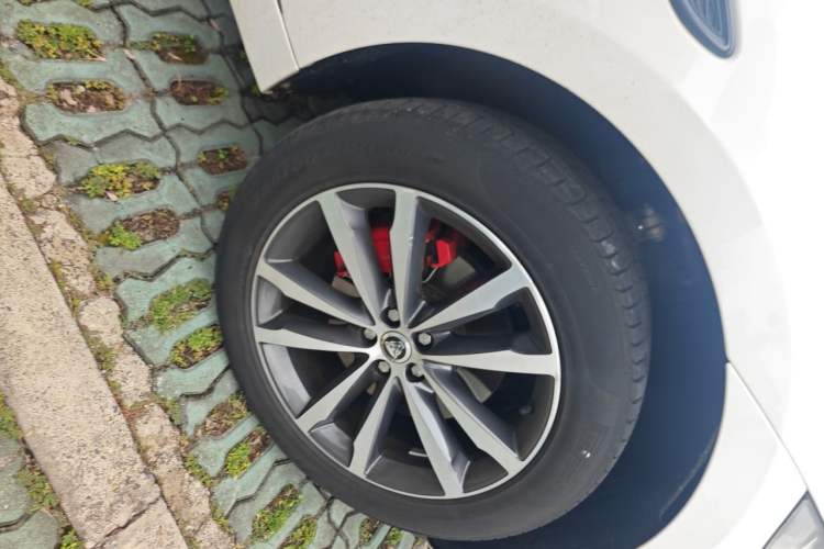 Used Jaguar F-PACE 2023 P250 R-Dynamic BLACK Right Front Wheel Hub