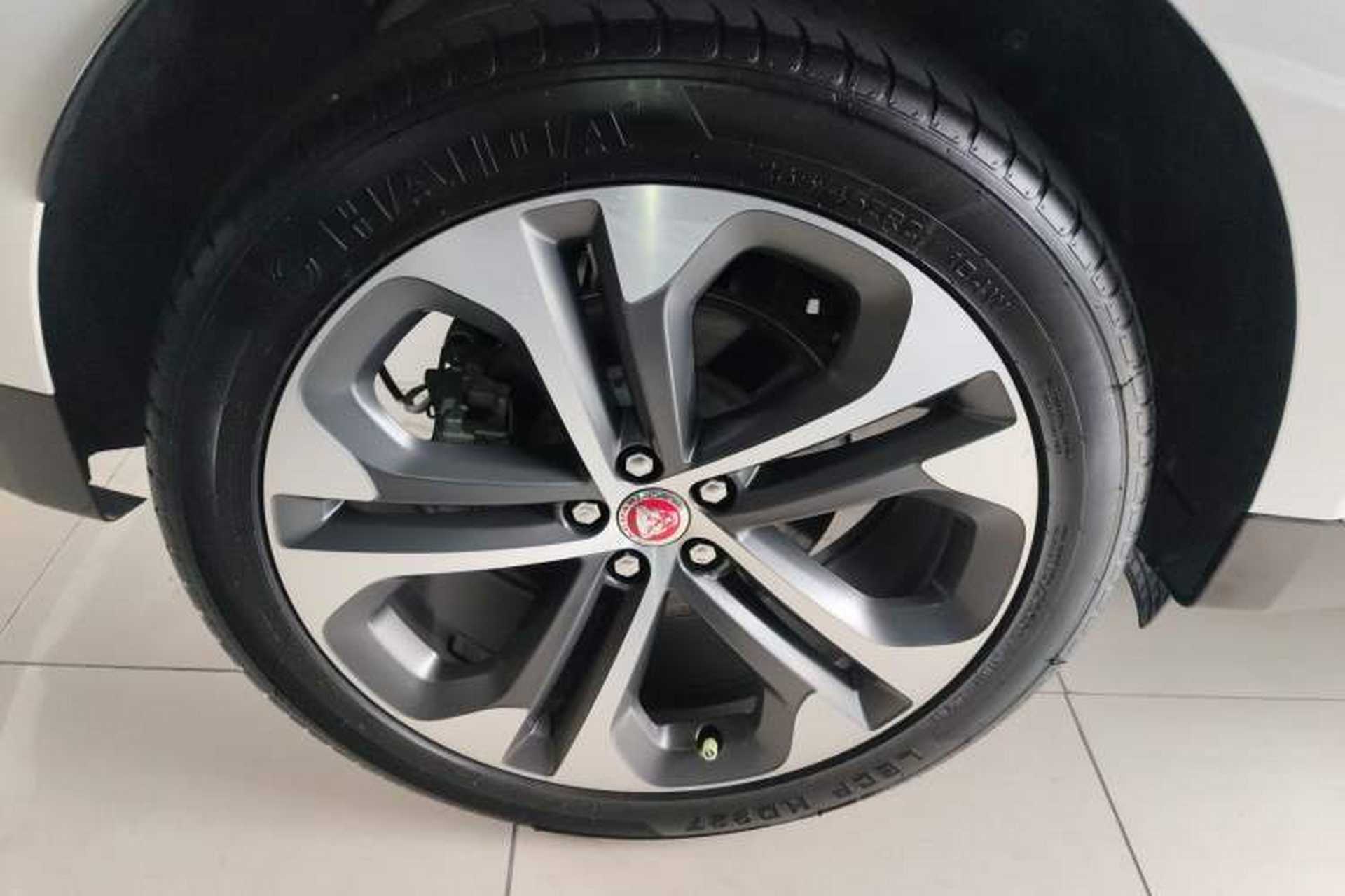 Used Jaguar F-PACE 2023 P250 HSE Right Rear Wheel Hub
