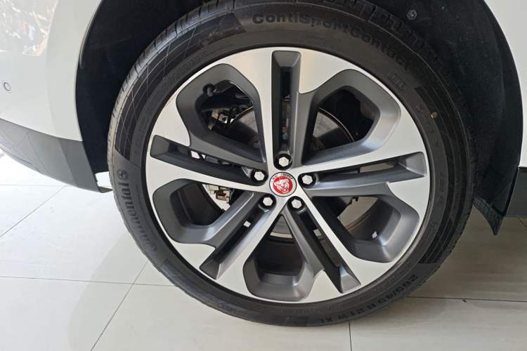 Used Jaguar F-PACE 2023 P250 HSE Right Rear Wheel Hub
