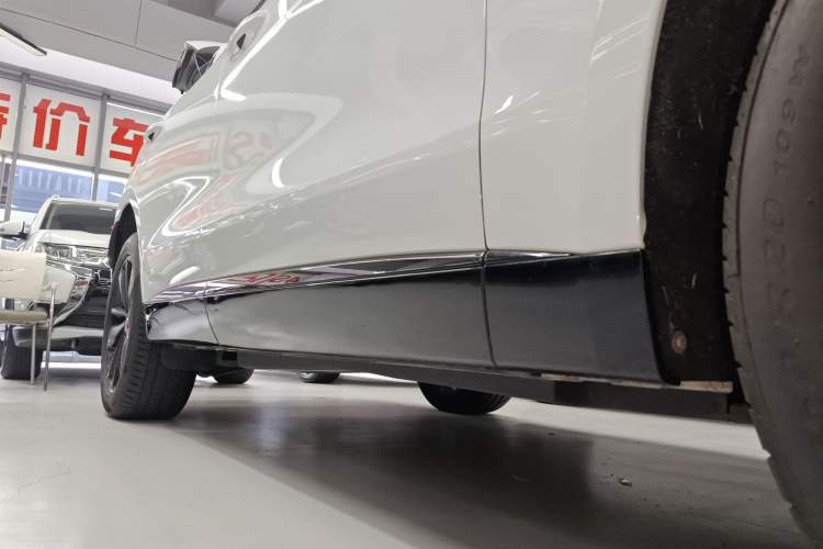 Used Jaguar F-PACE 2023 P250 R-Dynamic BLACK Right Side Sill