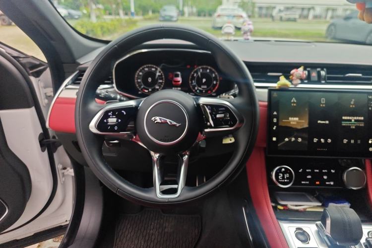 Used Jaguar F-PACE 2023 P250 R-Dynamic BLACK Steering Wheel