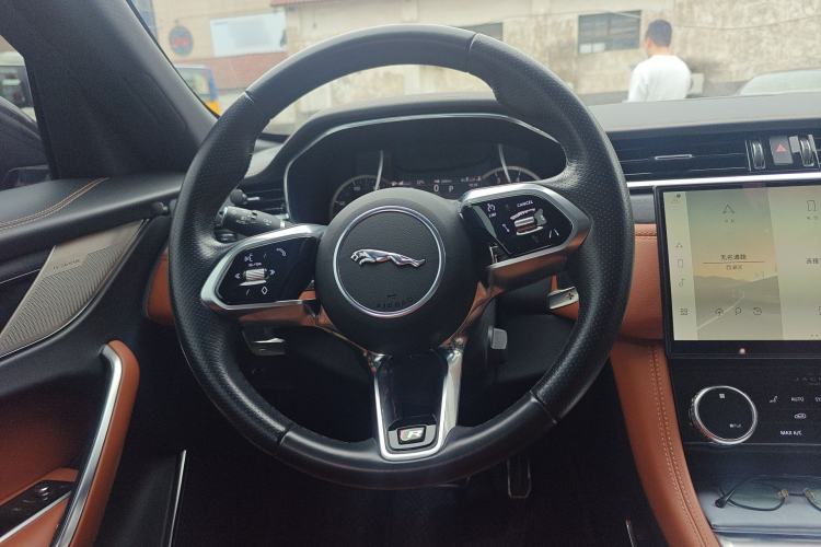 Used Jaguar F-PACE 2023 P250 R-Dynamic BLACK Steering Wheel