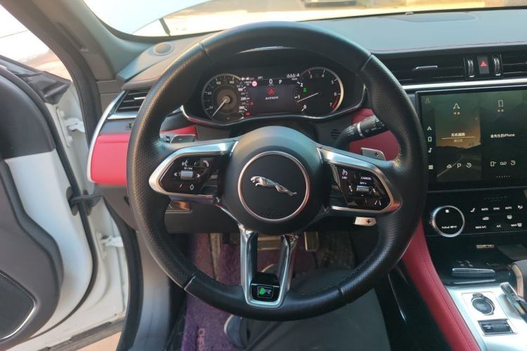 Used Jaguar F-PACE 2023 P250 R-Dynamic BLACK Steering Wheel