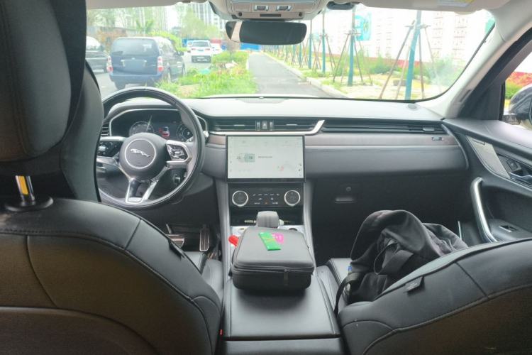 Used Jaguar F-PACE 2023 P250 HSE Center Console