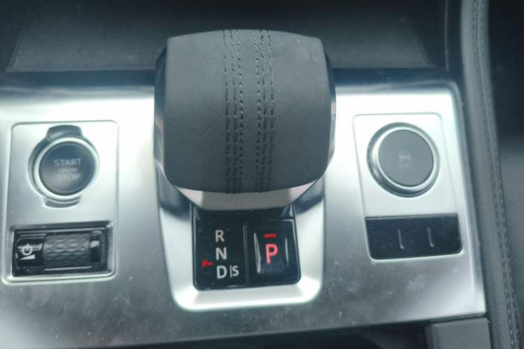 Used Jaguar F-PACE 2023 P250 HSE Gear Lever