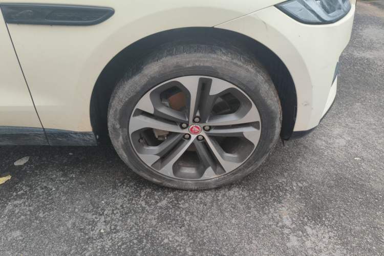 Used Jaguar F-PACE 2023 P250 HSE Right Front Wheel Hub