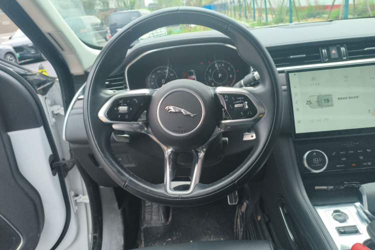 Used Jaguar F-PACE 2023 P250 HSE Steering Wheel