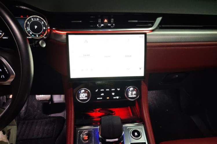 Used Jaguar F-PACE 2024 P250 R-Dynamic S Audio And AC Panel