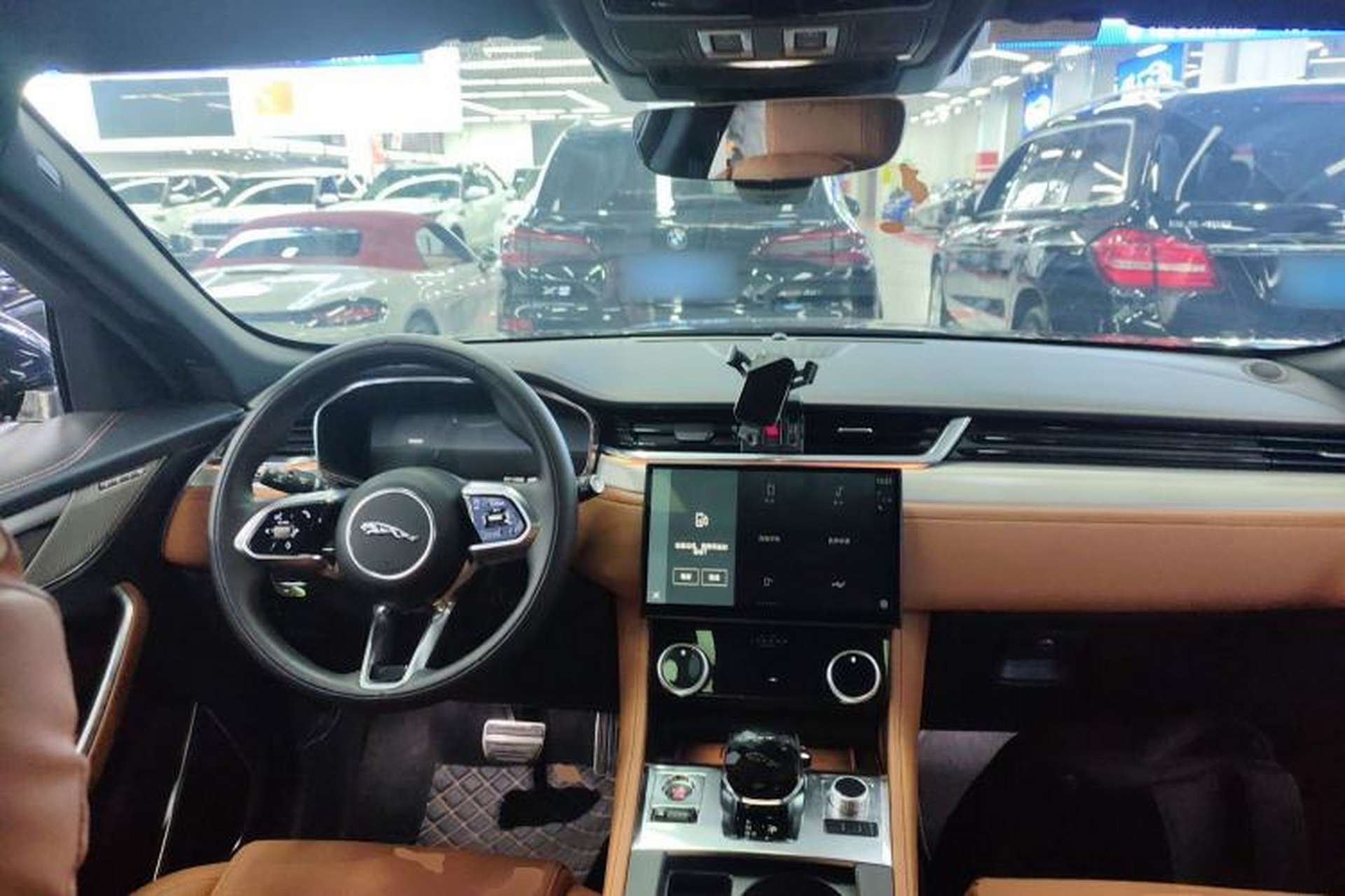 Used Jaguar F-PACE 2024 P250 R-Dynamic SE Center Console