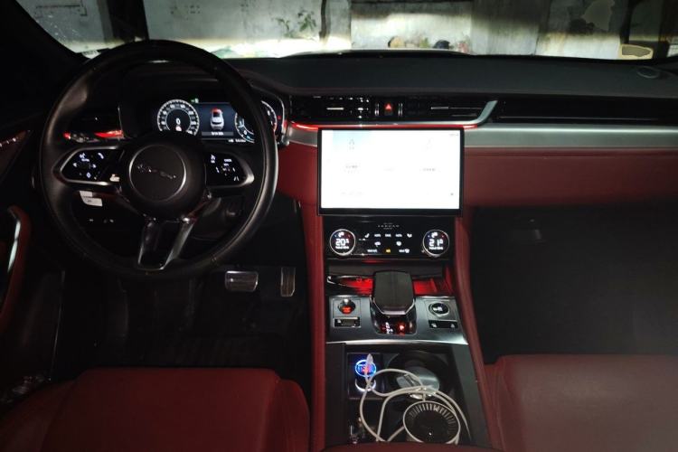 Used Jaguar F-PACE 2024 P250 R-Dynamic S Center Console