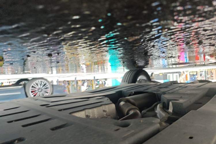 Used Jaguar F-PACE 2024 P250 R-Dynamic SE Chassis Front Right