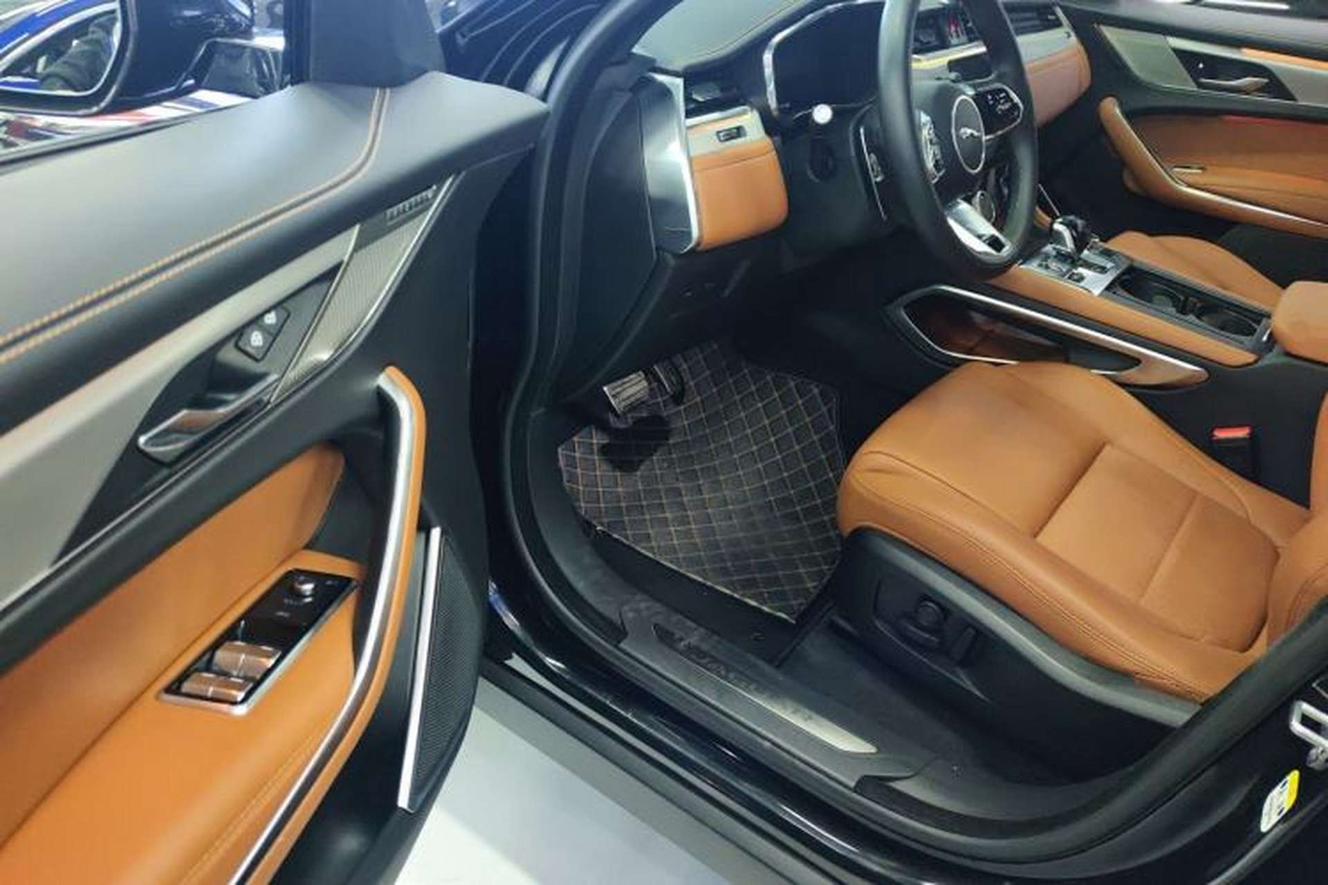 Used Jaguar F-PACE 2024 P250 R-Dynamic SE Driver Seat