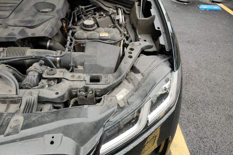 Used Jaguar F-PACE 2024 P250 R-Dynamic SE Engine Bay Left
