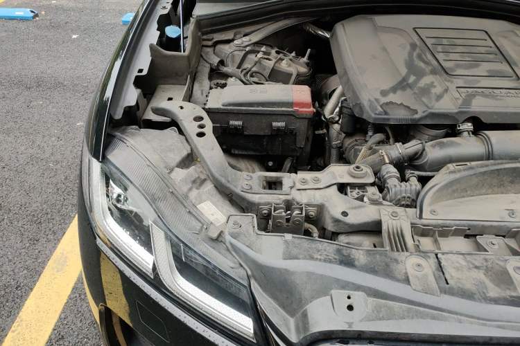 Used Jaguar F-PACE 2024 P250 R-Dynamic SE Engine Bay Right