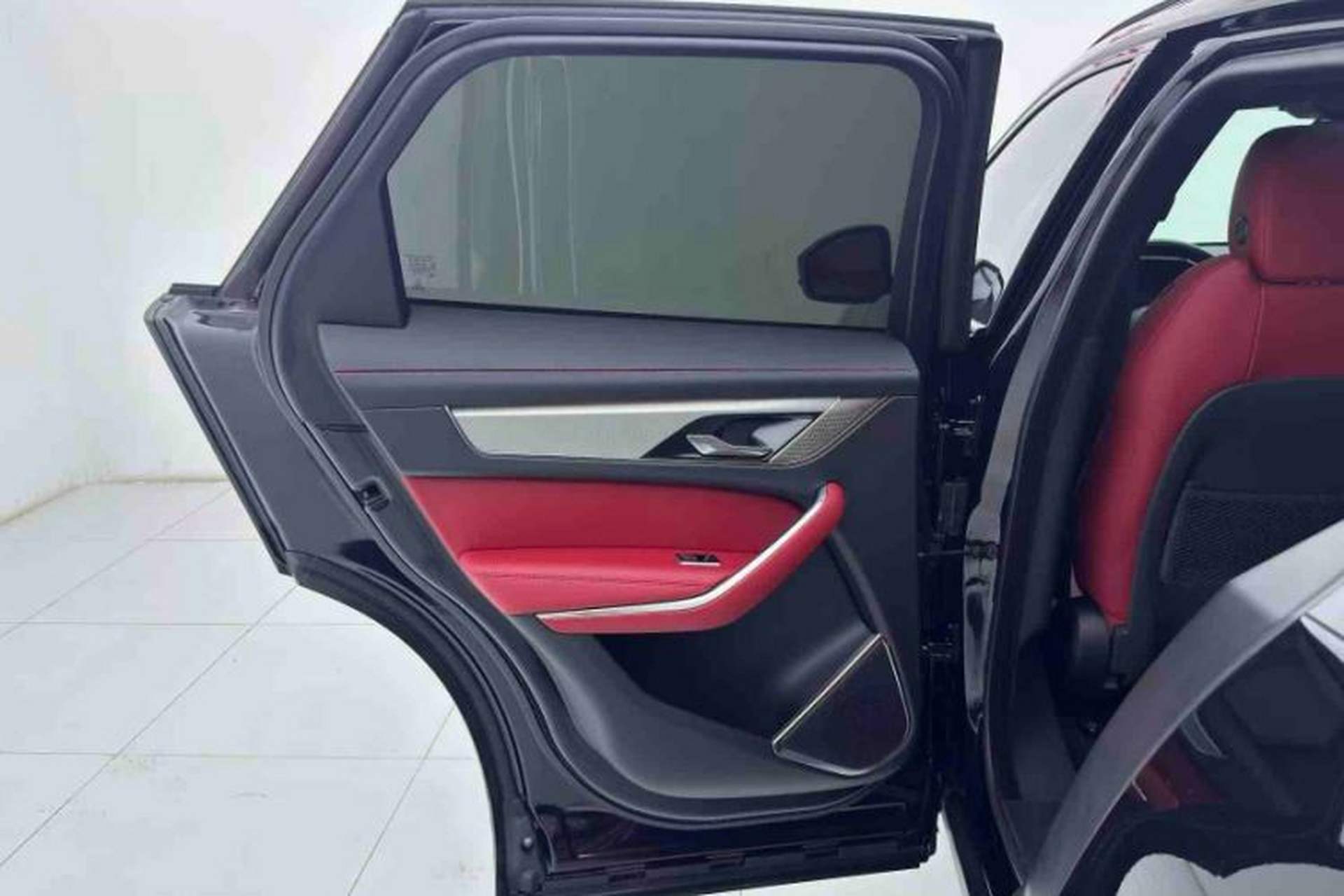 Used Jaguar F-PACE 2024 P250 R-Dynamic SE Exterior 10