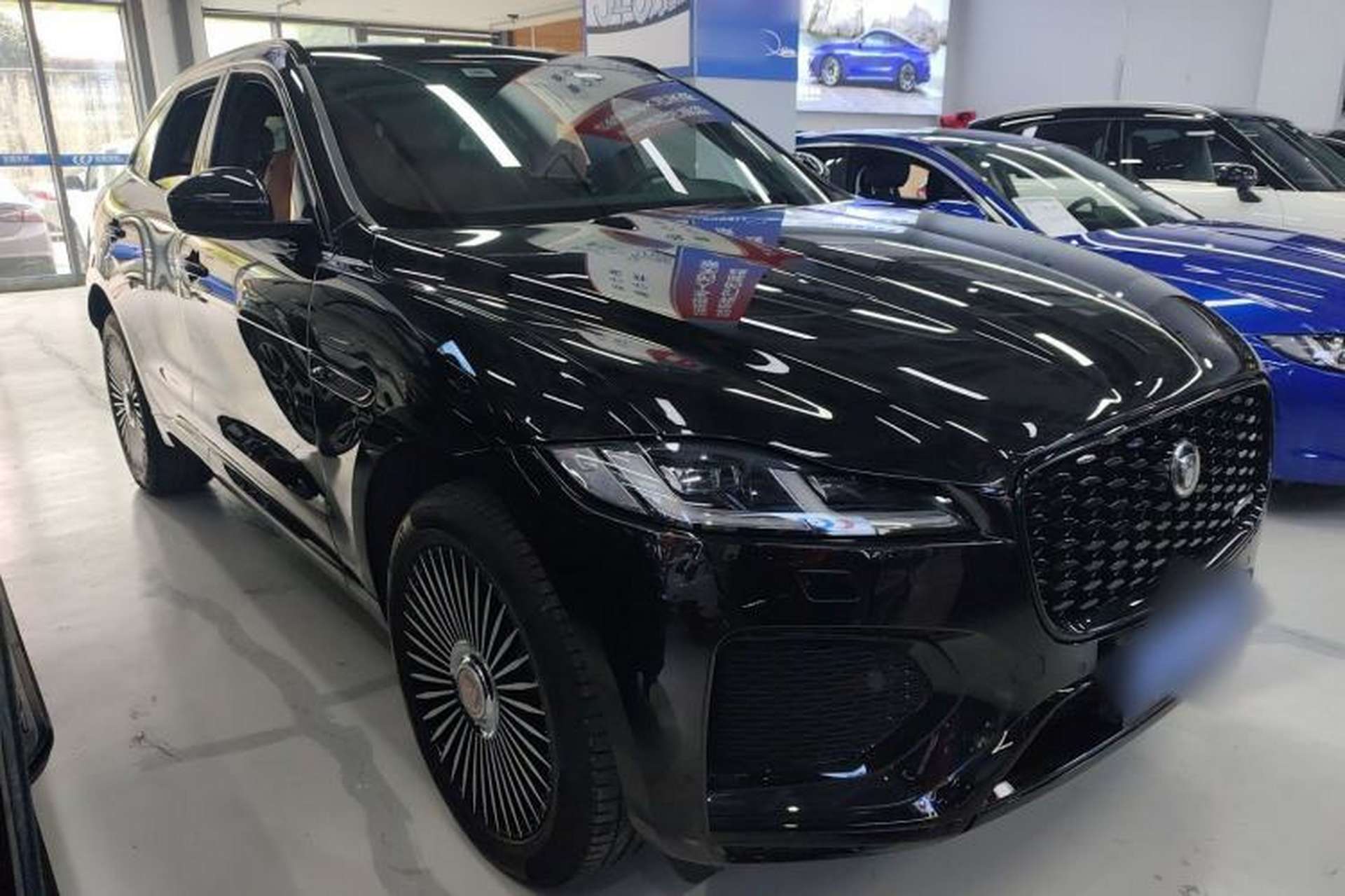 Used Jaguar F-PACE 2024 P250 R-Dynamic SE Front Right 45 Deg