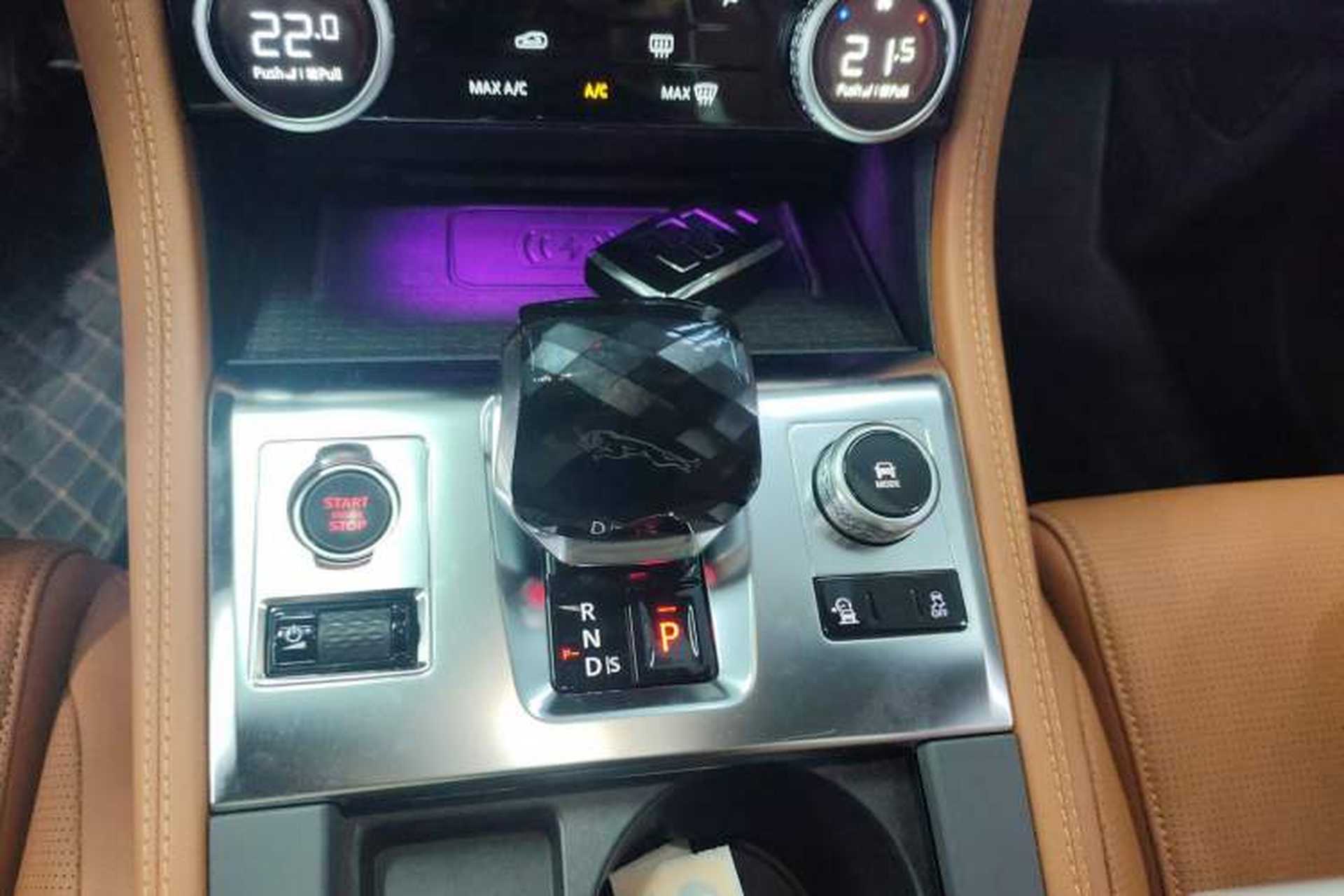 Used Jaguar F-PACE 2024 P250 R-Dynamic SE Gear Lever