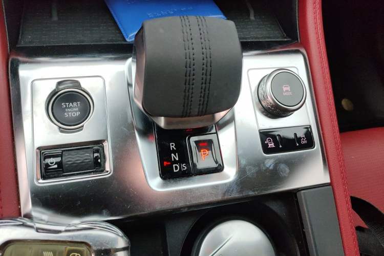 Used Jaguar F-PACE 2024 P250 R-Dynamic SE Gear Lever