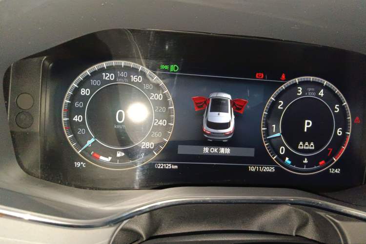 Used Jaguar F-PACE 2024 P250 R-Dynamic SE Instrument Cluster