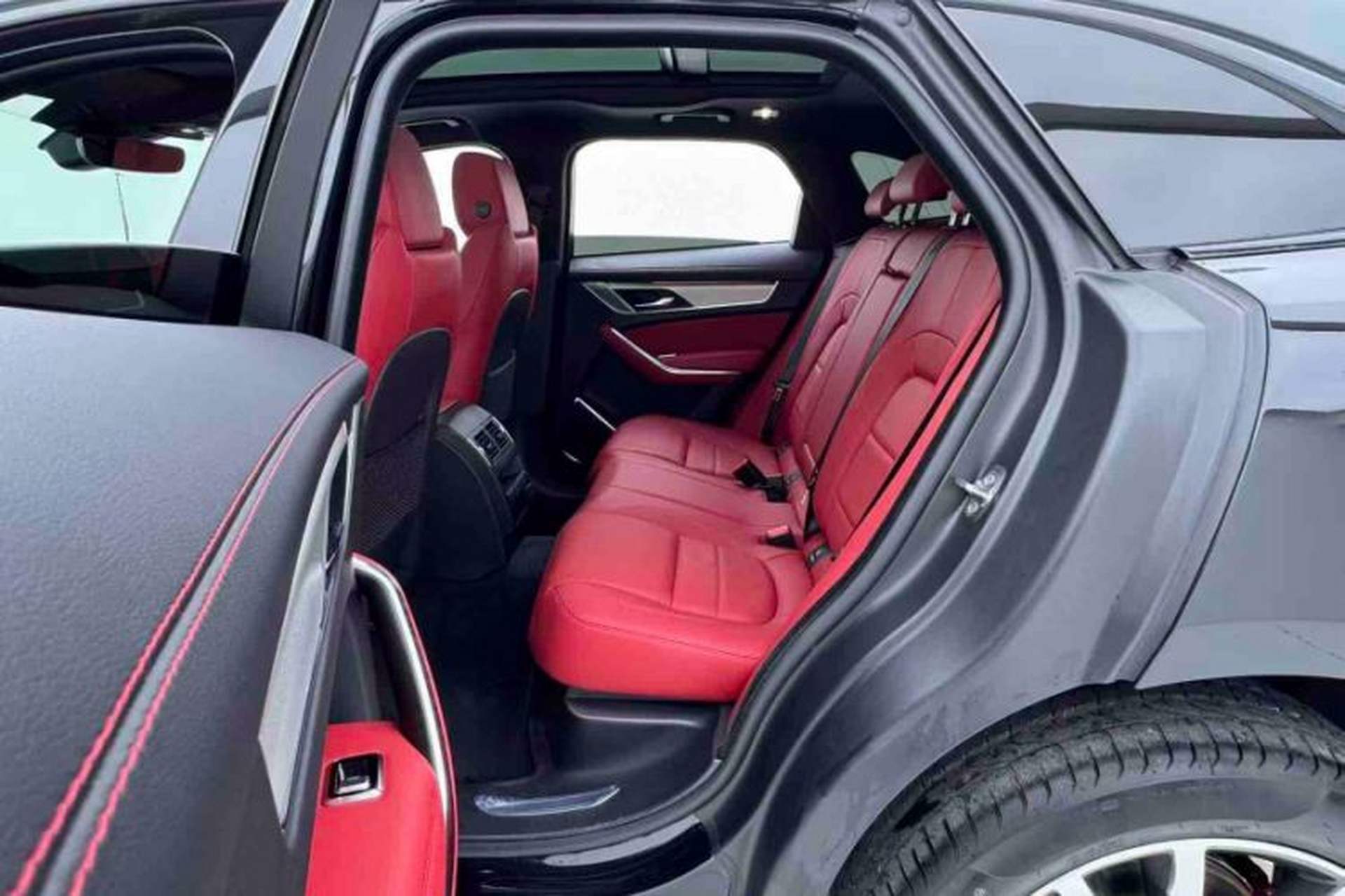 Used Jaguar F-PACE 2024 P250 R-Dynamic SE Interior 2