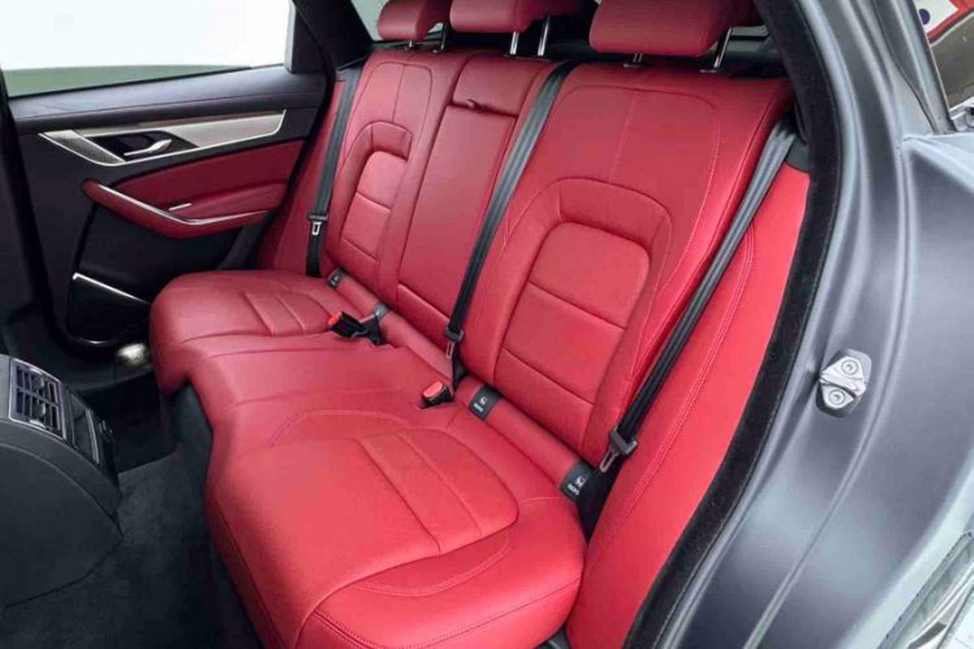 Used Jaguar F-PACE 2024 P250 R-Dynamic SE Interior 4