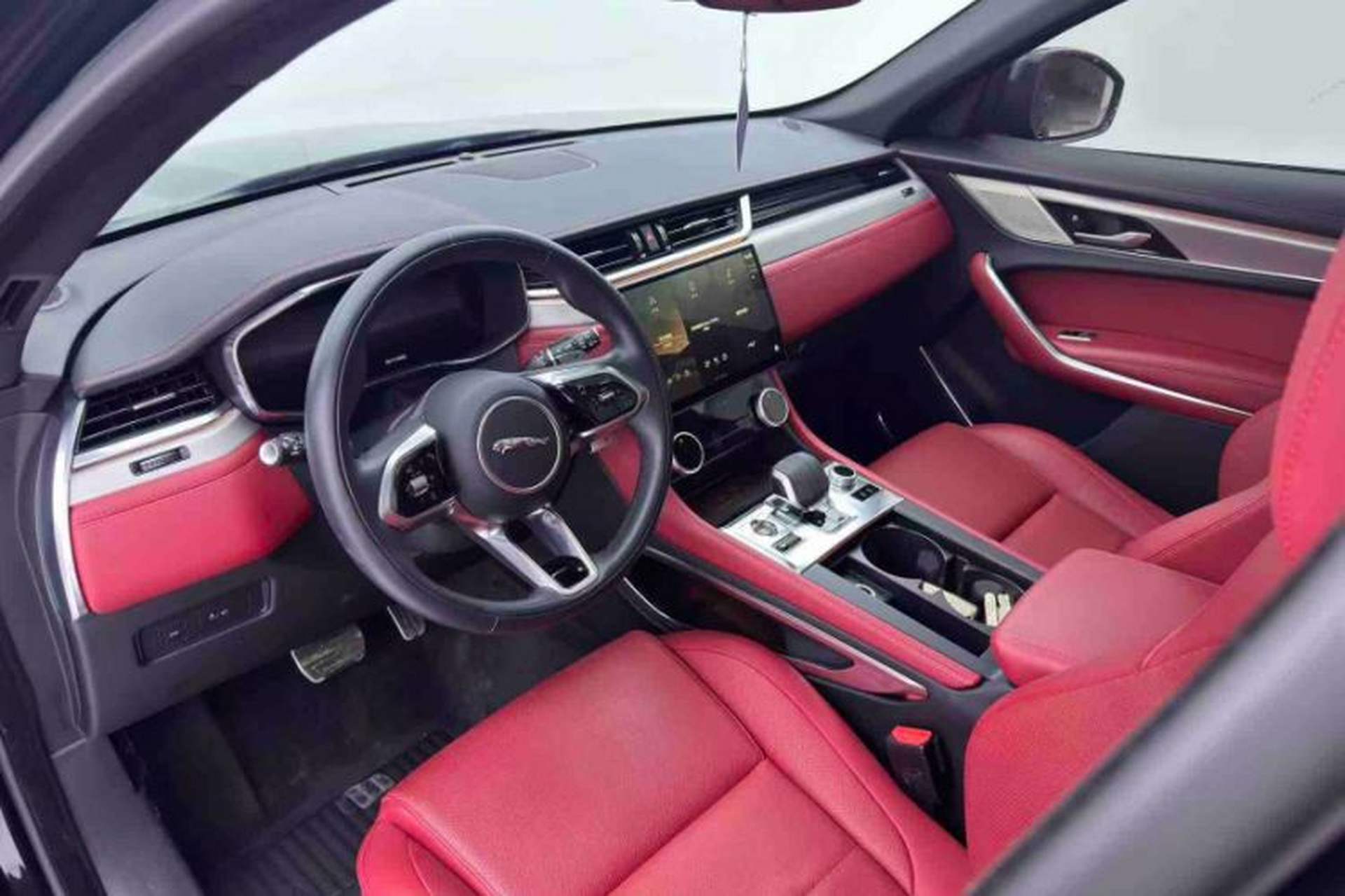 Used Jaguar F-PACE 2024 P250 R-Dynamic SE Interior 6