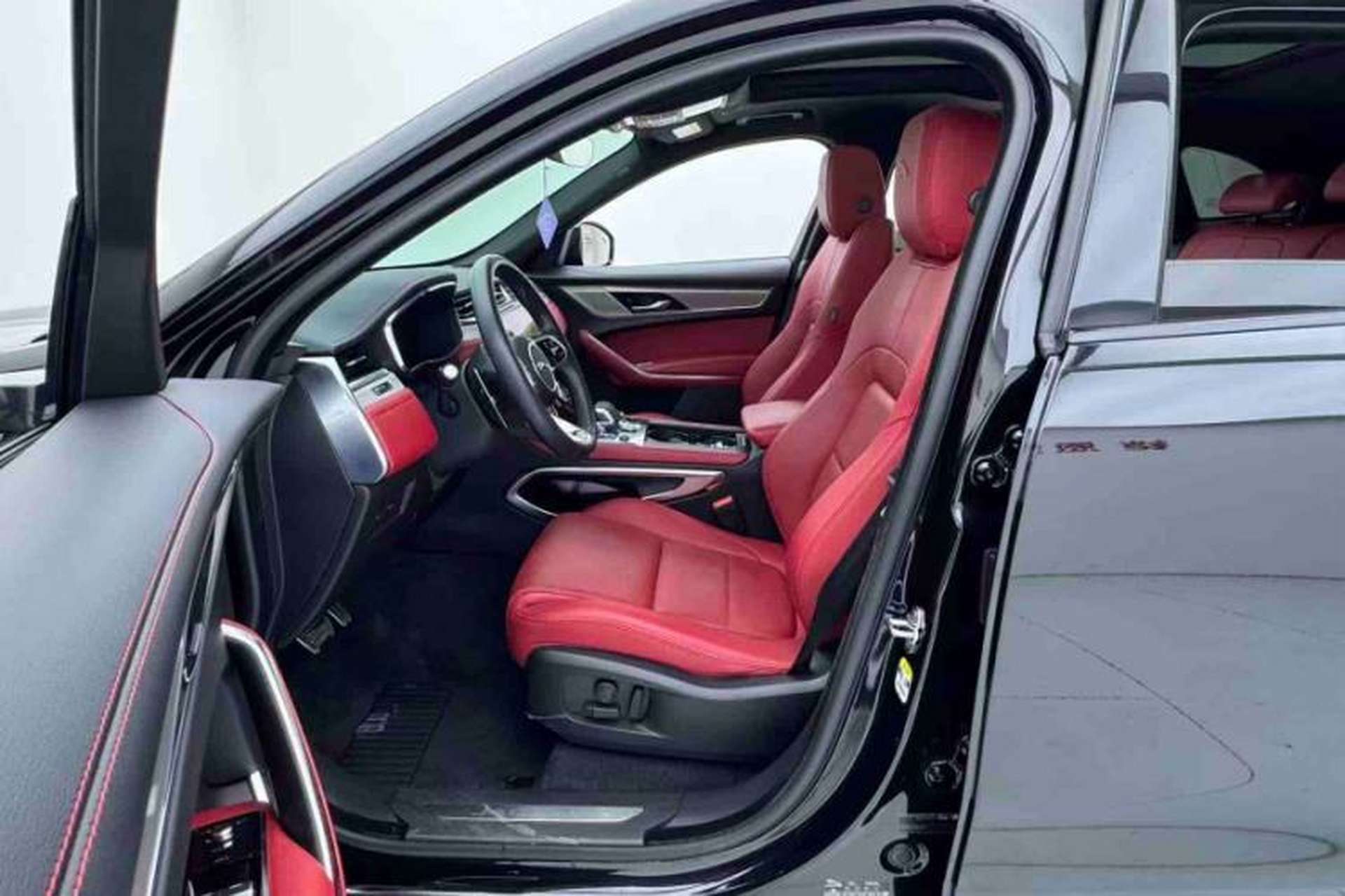 Used Jaguar F-PACE 2024 P250 R-Dynamic SE Interior 7