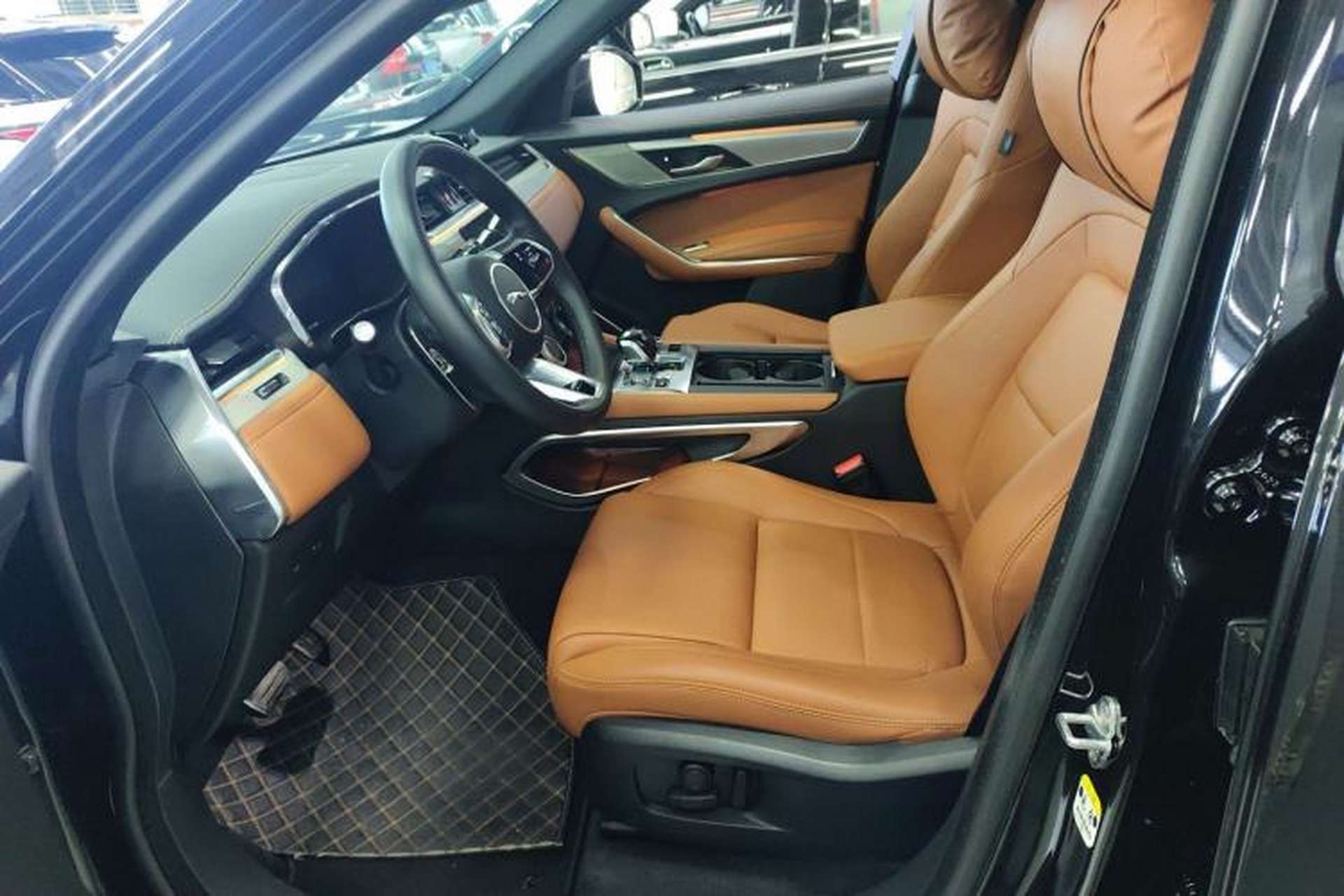 Used Jaguar F-PACE 2024 P250 R-Dynamic SE Left Front Seat