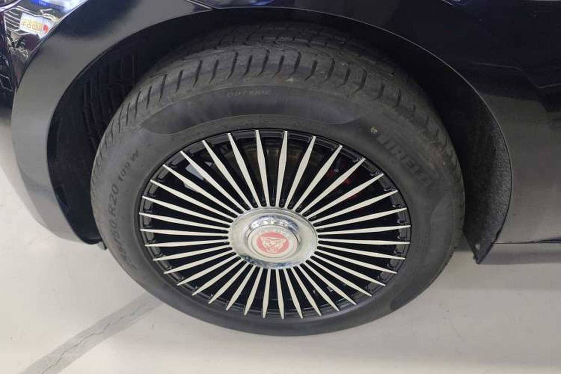 Used Jaguar F-PACE 2024 P250 R-Dynamic SE Left Front Wheel Hub