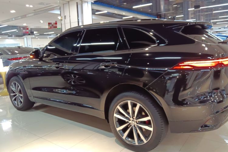 Used Jaguar F-PACE 2024 P250 R-Dynamic SE Left Side