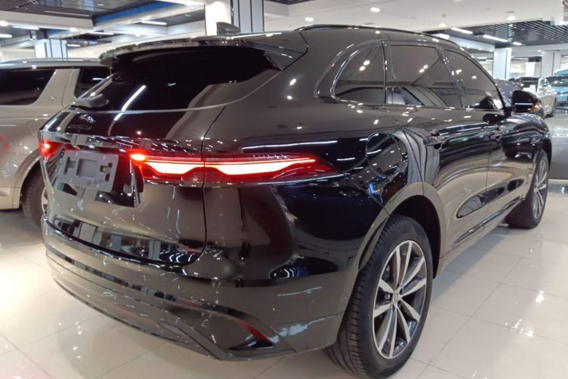 Used Jaguar F-PACE 2024 P250 R-Dynamic SE Rear Right 45 Deg