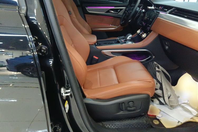 Used Jaguar F-PACE 2024 P250 R-Dynamic SE Right Front Seat