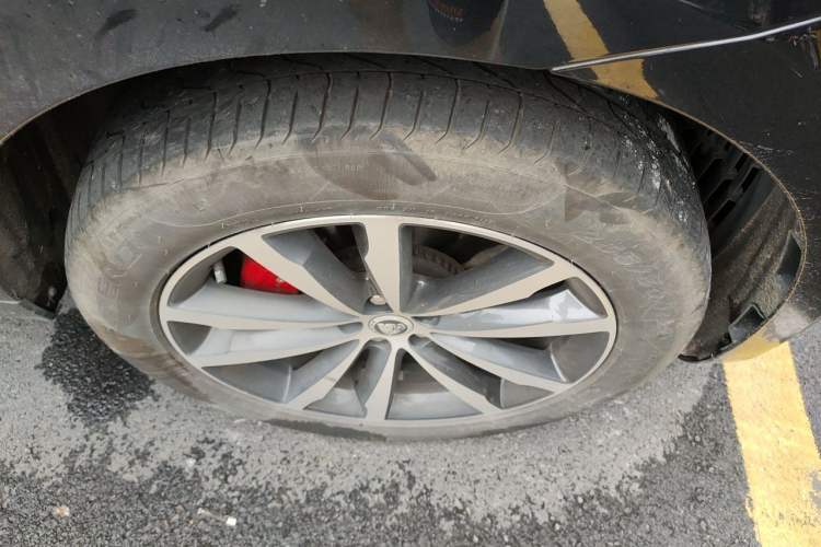 Used Jaguar F-PACE 2024 P250 R-Dynamic SE Right Front Wheel Hub