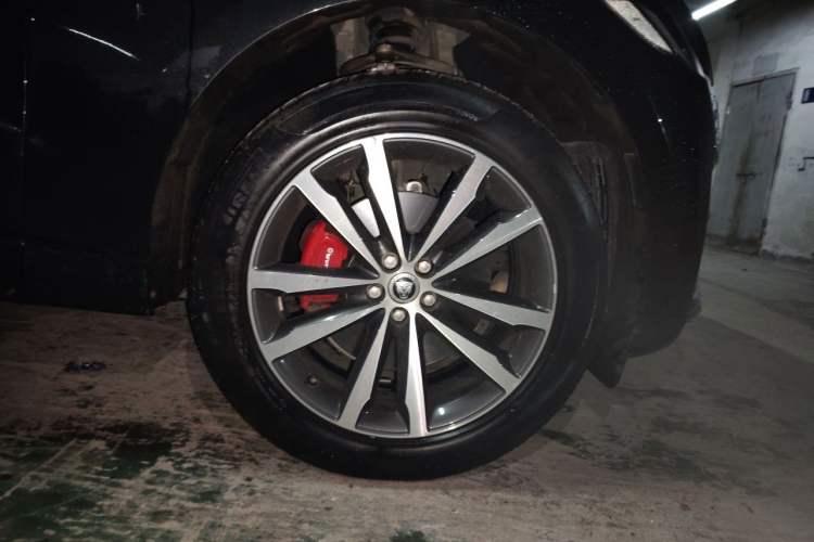 Used Jaguar F-PACE 2024 P250 R-Dynamic S Right Front Wheel Hub